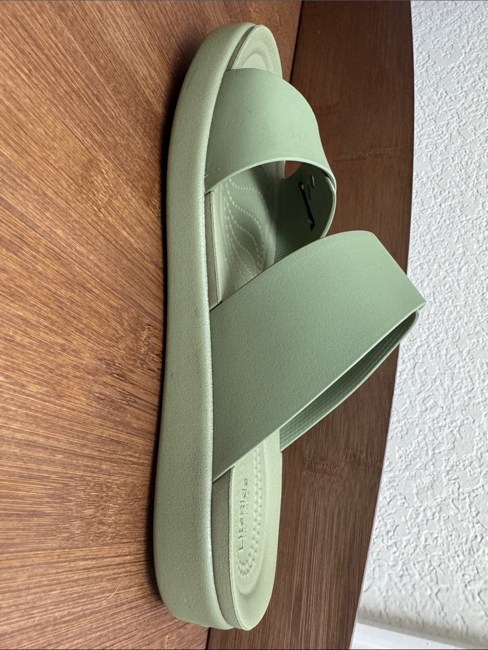 CROCS Brooklyn Buckle Low Sandals, Cargo Green - size 9 - Picture 3 of 8